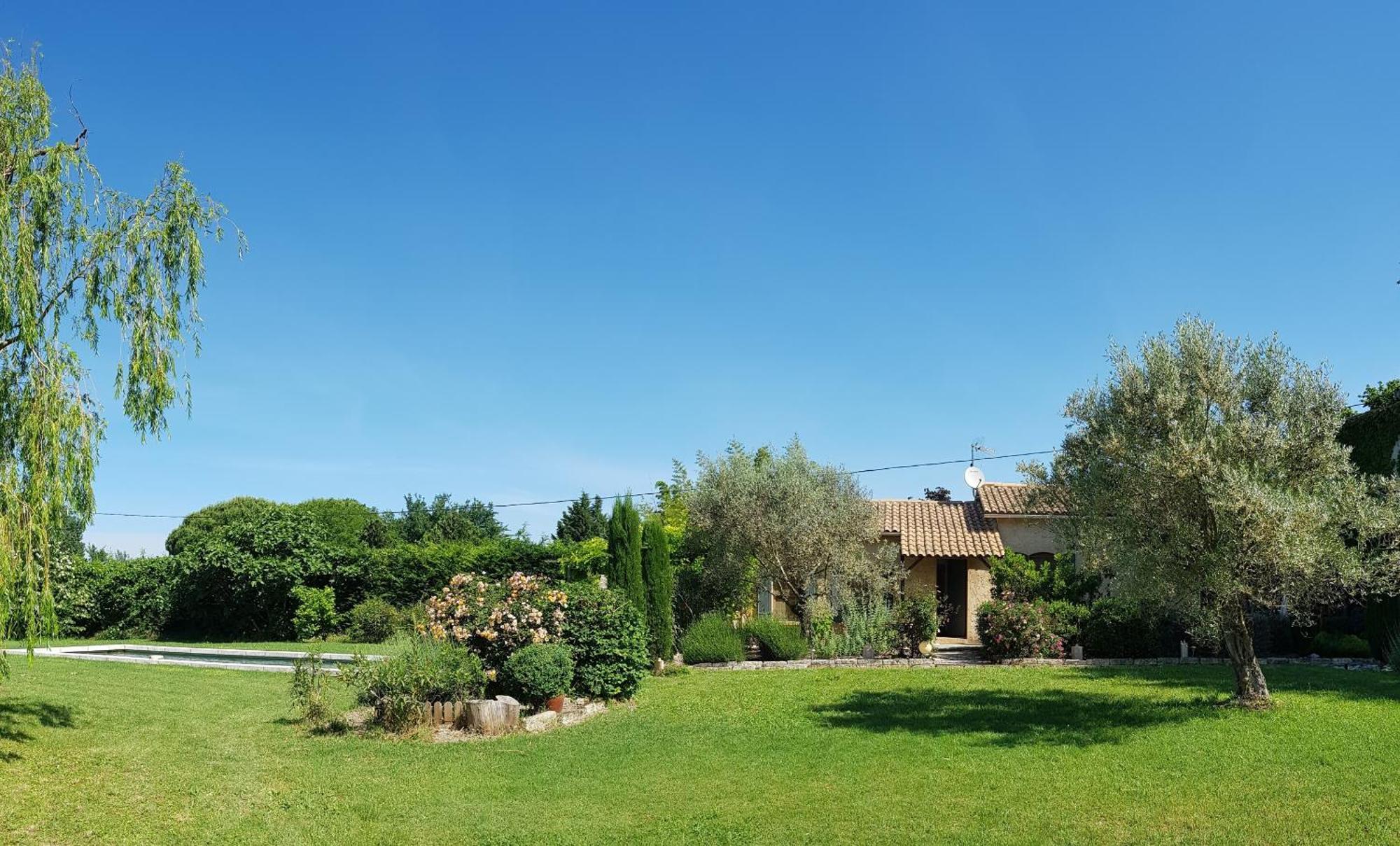 Les Gites Du Domaine De Rhodes أفينيون المظهر الخارجي الصورة